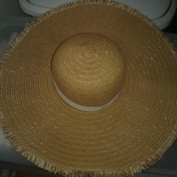Big Floppy Straw Sun Hat - 8 inch brim all around - Picture 5 of 5